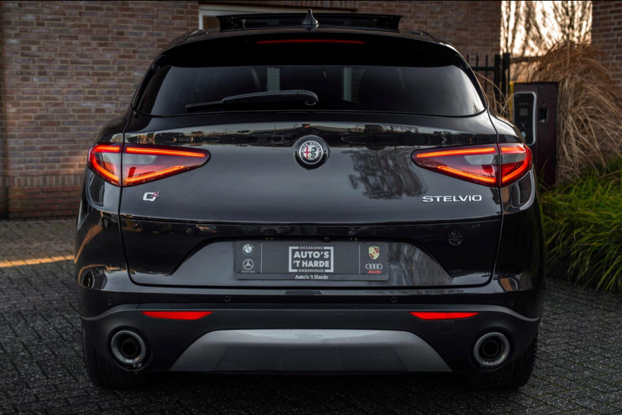 Alfa Romeo Stelvio 2.0 T AWD B-Tech Q4 200 PK Pano Adaptive Leder Camera 19''