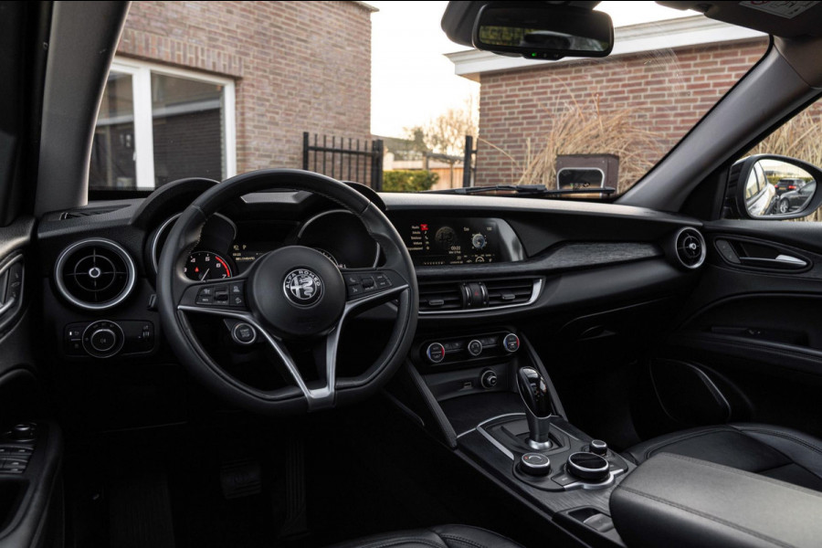 Alfa Romeo Stelvio 2.0 T AWD B-Tech Q4 200 PK Pano Adaptive Leder Camera 19''