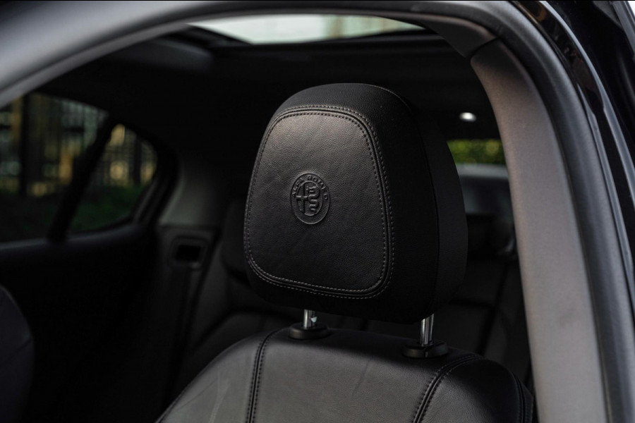 Alfa Romeo Stelvio 2.0 T AWD B-Tech Q4 200 PK Pano Adaptive Leder Camera 19''