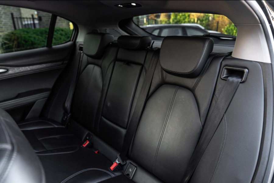 Alfa Romeo Stelvio 2.0 T AWD B-Tech Q4 200 PK Pano Adaptive Leder Camera 19''