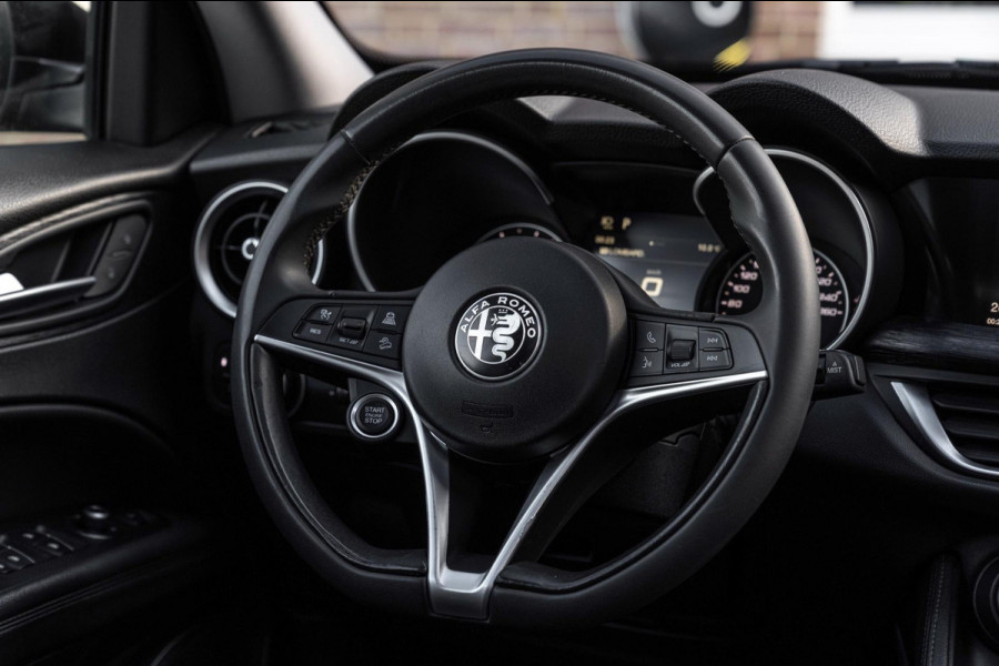 Alfa Romeo Stelvio 2.0 T AWD B-Tech Q4 200 PK Pano Adaptive Leder Camera 19''