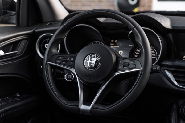 Alfa Romeo Stelvio 2.0 T AWD B-Tech Q4 200 PK Pano Adaptive Leder Camera 19''