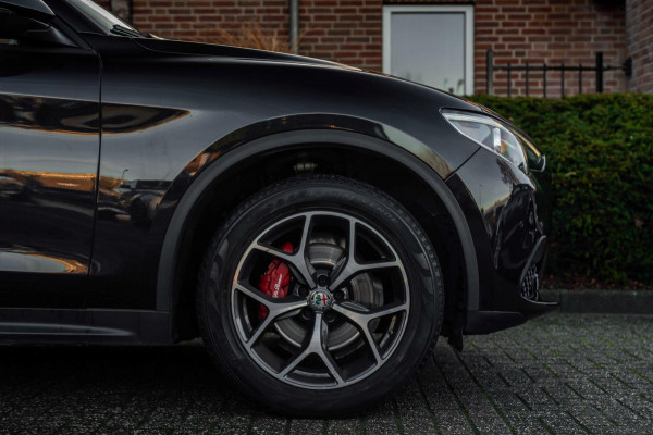 Alfa Romeo Stelvio 2.0 T AWD B-Tech Q4 200 PK Pano Adaptive Leder Camera 19''