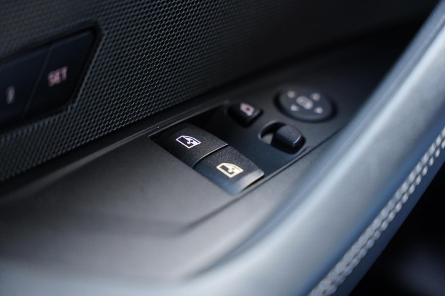 BMW 4 Serie Coupé M 4 Competition / Individual / Sportuitlaat