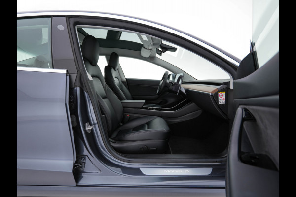 Tesla Model 3 Standard RWD Plus 60 kWh [ 3-Fase ] {SOH-88%} (INCL-BTW) Aut. *PANO | AUTO-PILOT | LEATHER | KEYLESS | FULL-LED | MEMORY-PACK | SURROUND-VIEW | DAB | CARPLAY | DIGI-COCKPIT | LANE-ASSIST | COMFORT-SEATS | 18"ALU*