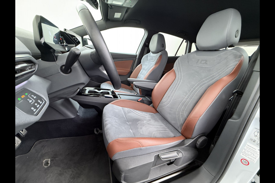 Volkswagen ID.4 204pk First 77kWh SOH 90% Leer/Alcantara Adap.Cruise Navi Ecc Camera Apple Carplay Android Pdc Lmv 20" Stoelverwarming Led Bordherkenning Voor-Klimatisering App-Connect  E-sound Front-Assist Origineel Nederlandse Auto Zeer Compleet 1e eigenaar