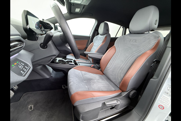 Volkswagen ID.4 204pk First 77kWh SOH 90% Leer/Alcantara Adap.Cruise Navi Ecc Camera Apple Carplay Android Pdc Lmv 20" Stoelverwarming Led Bordherkenning Voor-Klimatisering App-Connect  E-sound Front-Assist Origineel Nederlandse Auto Zeer Compleet 1e eigenaar