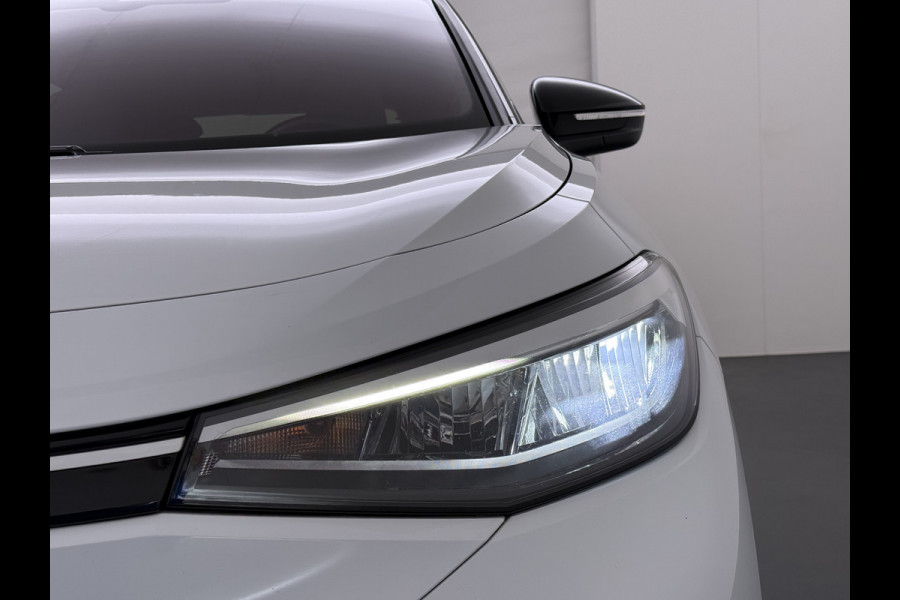 Volkswagen ID.4 204pk First 77kWh SOH 90% Leer/Alcantara Adap.Cruise Navi Ecc Camera Apple Carplay Android Pdc Lmv 20" Stoelverwarming Led Bordherkenning Voor-Klimatisering App-Connect  E-sound Front-Assist Origineel Nederlandse Auto Zeer Compleet 1e eigenaar