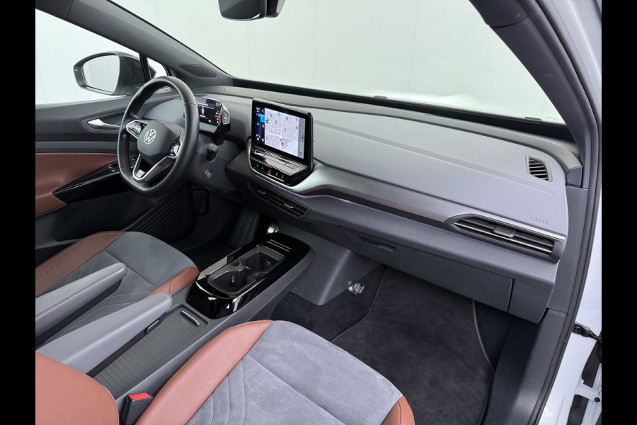 Volkswagen ID.4 204pk First 77kWh SOH 90% Leer/Alcantara Adap.Cruise Navi Ecc Camera Apple Carplay Android Pdc Lmv 20" Stoelverwarming Led Bordherkenning Voor-Klimatisering App-Connect  E-sound Front-Assist Origineel Nederlandse Auto Zeer Compleet 1e eigenaar