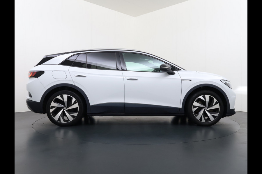 Volkswagen ID.4 204pk First 77kWh SOH 90% Leer/Alcantara Adap.Cruise Navi Ecc Camera Apple Carplay Android Pdc Lmv 20" Stoelverwarming Led Bordherkenning Voor-Klimatisering App-Connect  E-sound Front-Assist Origineel Nederlandse Auto Zeer Compleet 1e eigenaar