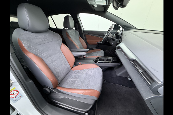 Volkswagen ID.4 204pk First 77kWh SOH 90% Leer/Alcantara Adap.Cruise Navi Ecc Camera Apple Carplay Android Pdc Lmv 20" Stoelverwarming Led Bordherkenning Voor-Klimatisering App-Connect  E-sound Front-Assist Origineel Nederlandse Auto Zeer Compleet 1e eigenaar