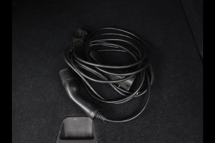 Volvo XC40 1.5 T4 Recharge R Design Expression | Trekhaak | Leder | Stoel & stuurverwarming | Camera | Carplay | Adaptive cruise | Full LED | Navigatie | PHEV | Plug In