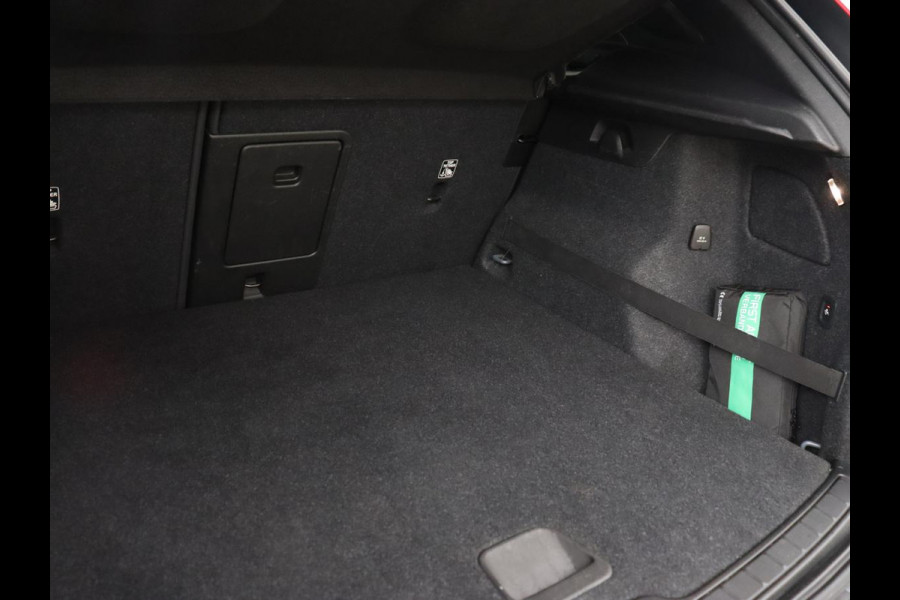 Volvo XC40 1.5 T4 Recharge R Design Expression | Trekhaak | Leder | Stoel & stuurverwarming | Camera | Carplay | Adaptive cruise | Full LED | Navigatie | PHEV | Plug In