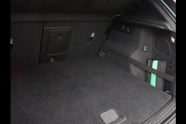 Volvo XC40 1.5 T4 Recharge R Design Expression | Trekhaak | Leder | Stoel & stuurverwarming | Camera | Carplay | Adaptive cruise | Full LED | Navigatie | PHEV | Plug In