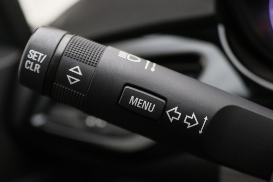 Opel Corsa 1.4 Black Edition Airco, Cruise, Apple Carplay, DAB, PDC, Elektrische Ramen, 16''