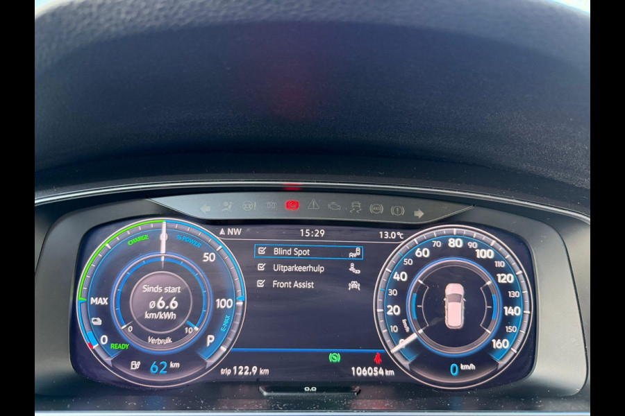 Volkswagen e-Golf e-Golf SOH 90% | ACHTERUITRIJ CAMERA | DIG. DASH| DODE HOEK| CARPLAY| STOELVERWARMING| ALL SEASON BANDEN |  LEUKE COMPLETE AUTO| RIJKLAAR INCL. 12 MND BOVAG GARANTIE