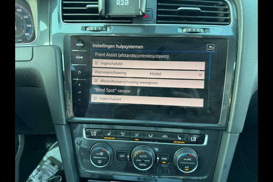 Volkswagen e-Golf e-Golf SOH 90% | ACHTERUITRIJ CAMERA | DIG. DASH| DODE HOEK| CARPLAY| STOELVERWARMING| ALL SEASON BANDEN |  LEUKE COMPLETE AUTO| RIJKLAAR INCL. 12 MND BOVAG GARANTIE