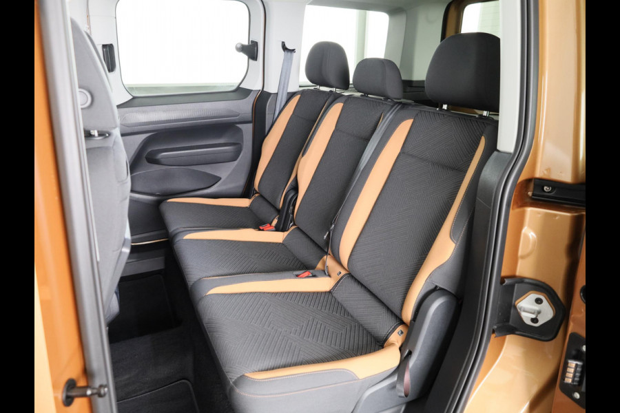 Volkswagen Caddy 1.5 TSI eHybride PAN Americana 115 pk Automaat (DSG) | Navigatie | Panoramadak | Trekhaak | Parkeersensoren (Park assist) | Achteruitrijcamera | LED koplampen | Adaptieve cruise control | Stoelverwarming |