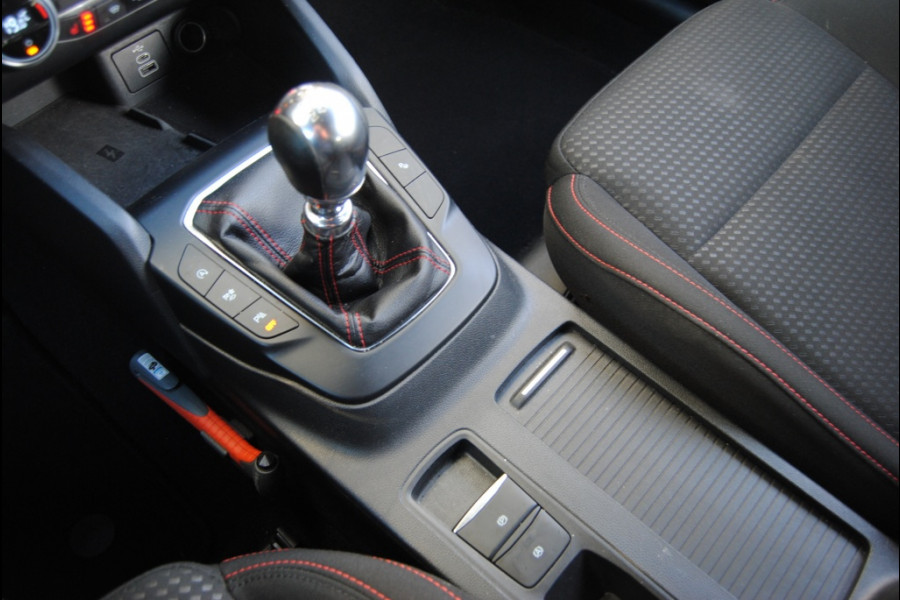 Ford FOCUS Wagon 1.0 EBH ST Line Hybrid | Apple Carplay | Winterpakket | Cruise