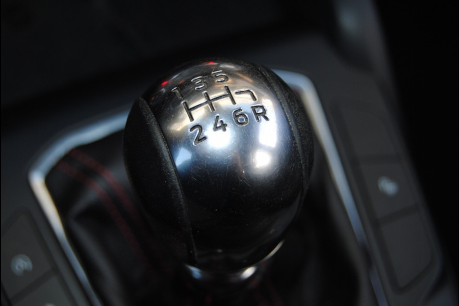 Ford FOCUS Wagon 1.0 EBH ST Line Hybrid | Apple Carplay | Winterpakket | Cruise