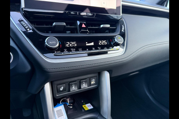 Toyota Corolla Cross Hybrid 140 Style Automaat - Panoramadak - Navi - Camera - Climate