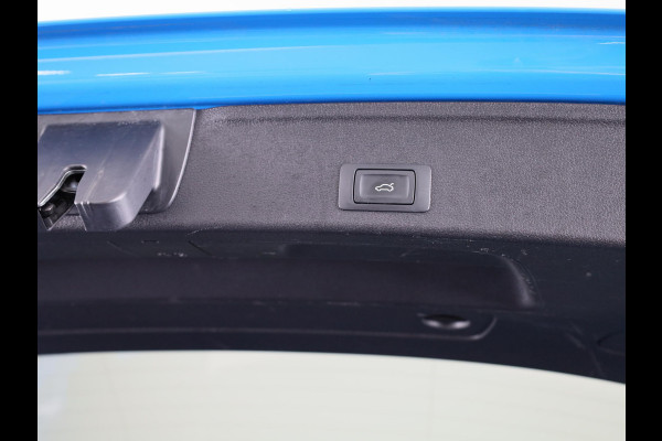 Audi A4 Avant 40 TFSI Launch edition Sport 190 pk S-tronic | Navigatie | Panoramadak | Parkeersensoren | Stoelverwarming | S-Line |