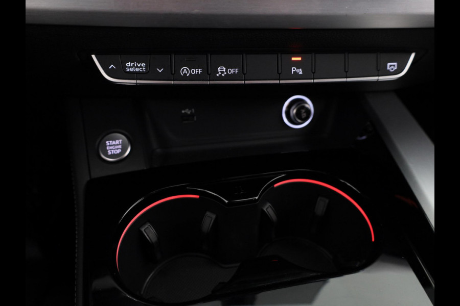 Audi A4 Avant 40 TFSI Launch edition Sport 190 pk S-tronic | Navigatie | Panoramadak | Parkeersensoren | Stoelverwarming | S-Line |