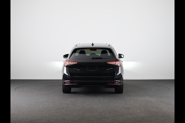 Škoda Superb combi Sportline Business PHEV 1.5 TSI 204 pk 6 versn. DSG | Travel assist plus | Panoramadak | Canton | 19 inch lichtmetalen velgen