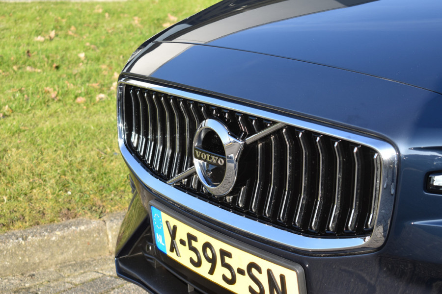 Volvo V60 T8 AWD 390PK Automaat Plug-in Hybrid Inscription | Trekhaak | Panodak | 360 Camera | BLIS | Stoelverwarming |