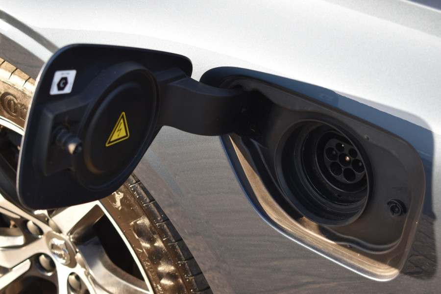 Volvo V60 T8 AWD 390PK Automaat Plug-in Hybrid Inscription | Trekhaak | Panodak | 360 Camera | BLIS | Stoelverwarming |