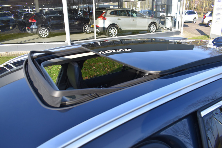 Volvo V60 T8 AWD 390PK Automaat Plug-in Hybrid Inscription | Trekhaak | Panodak | 360 Camera | BLIS | Stoelverwarming |