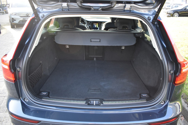 Volvo V60 T8 AWD 390PK Automaat Plug-in Hybrid Inscription | Trekhaak | Panodak | 360 Camera | BLIS | Stoelverwarming |