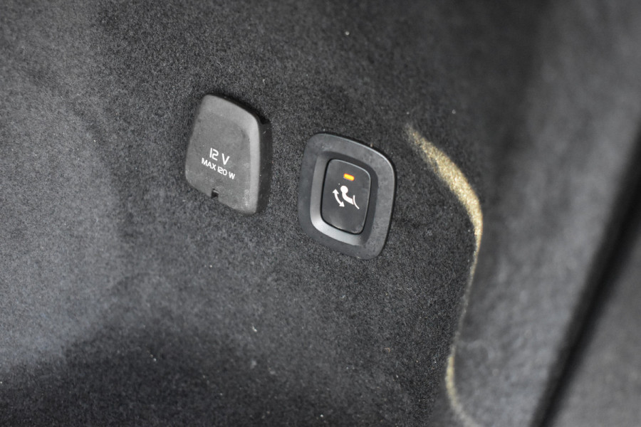 Volvo V60 T8 AWD 390PK Automaat Plug-in Hybrid Inscription | Trekhaak | Panodak | 360 Camera | BLIS | Stoelverwarming |