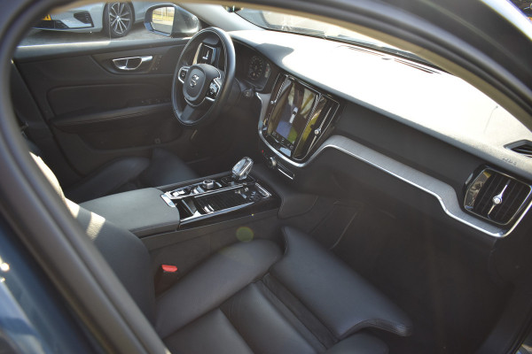 Volvo V60 T8 AWD 390PK Automaat Plug-in Hybrid Inscription | Trekhaak | Panodak | 360 Camera | BLIS | Stoelverwarming |