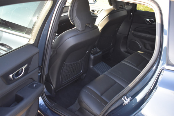 Volvo V60 T8 AWD 390PK Automaat Plug-in Hybrid Inscription | Trekhaak | Panodak | 360 Camera | BLIS | Stoelverwarming |