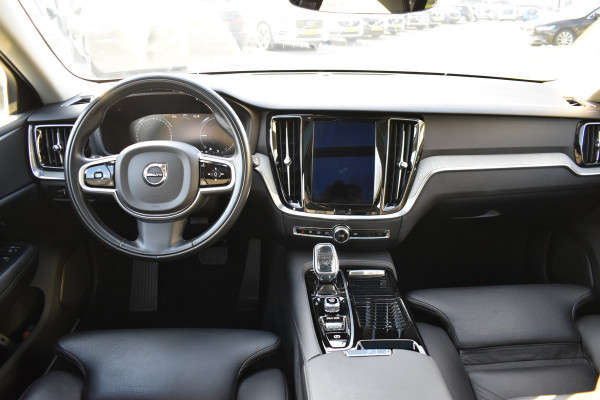 Volvo V60 T8 AWD 390PK Automaat Plug-in Hybrid Inscription | Trekhaak | Panodak | 360 Camera | BLIS | Stoelverwarming |