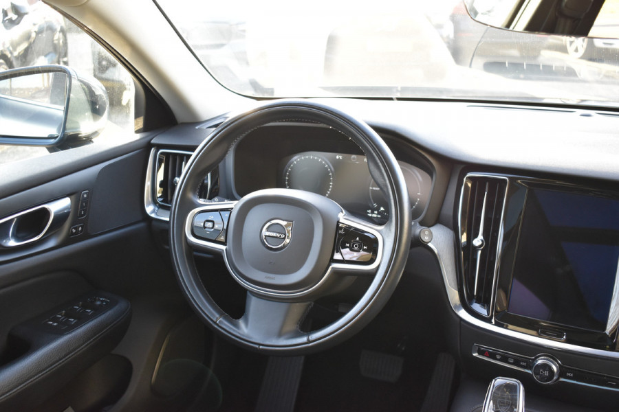 Volvo V60 T8 AWD 390PK Automaat Plug-in Hybrid Inscription | Trekhaak | Panodak | 360 Camera | BLIS | Stoelverwarming |
