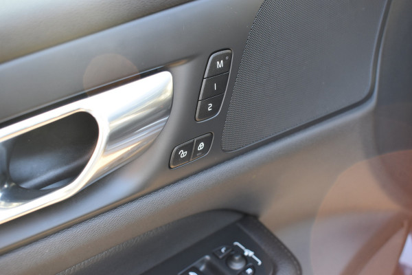 Volvo V60 T8 AWD 390PK Automaat Plug-in Hybrid Inscription | Trekhaak | Panodak | 360 Camera | BLIS | Stoelverwarming |