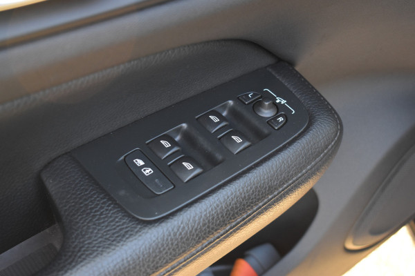 Volvo V60 T8 AWD 390PK Automaat Plug-in Hybrid Inscription | Trekhaak | Panodak | 360 Camera | BLIS | Stoelverwarming |