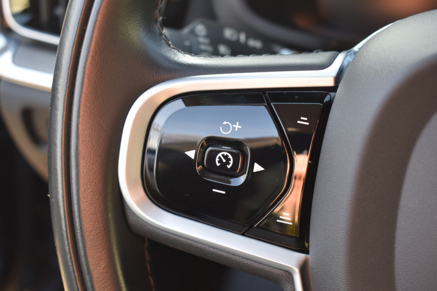 Volvo V60 T8 AWD 390PK Automaat Plug-in Hybrid Inscription | Trekhaak | Panodak | 360 Camera | BLIS | Stoelverwarming |