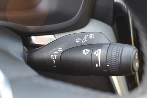Volvo V60 T8 AWD 390PK Automaat Plug-in Hybrid Inscription | Trekhaak | Panodak | 360 Camera | BLIS | Stoelverwarming |