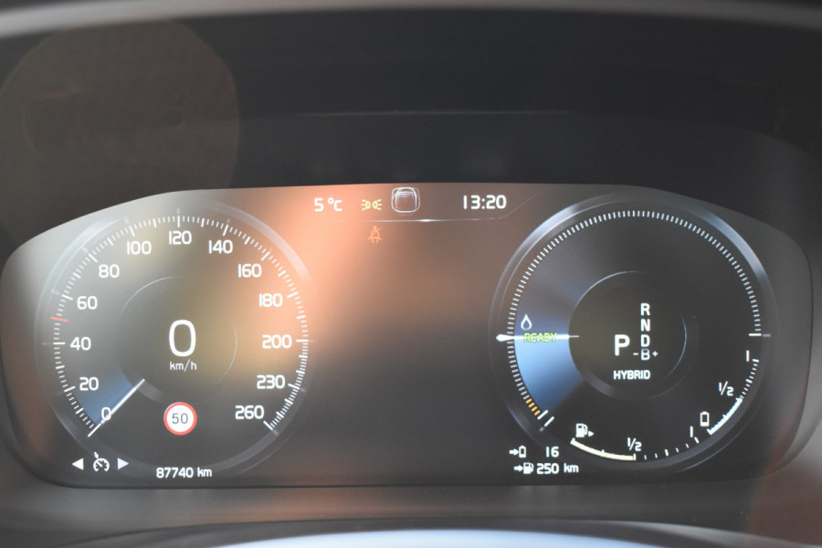 Volvo V60 T8 AWD 390PK Automaat Plug-in Hybrid Inscription | Trekhaak | Panodak | 360 Camera | BLIS | Stoelverwarming |