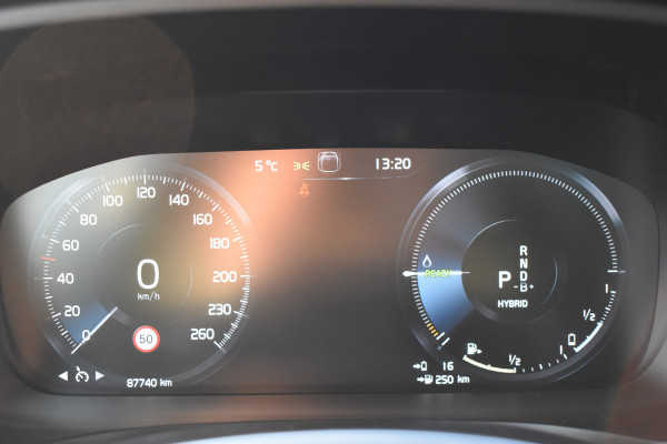Volvo V60 T8 AWD 390PK Automaat Plug-in Hybrid Inscription | Trekhaak | Panodak | 360 Camera | BLIS | Stoelverwarming |