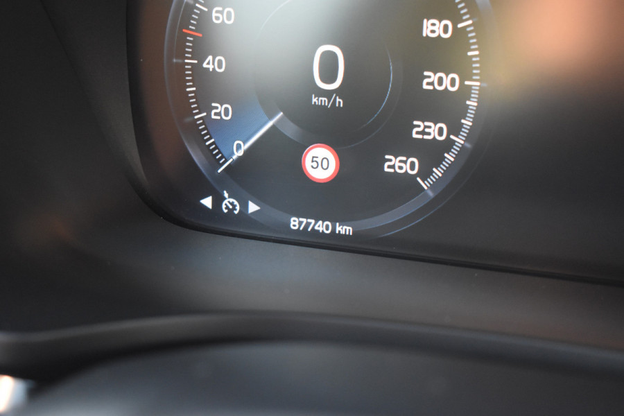 Volvo V60 T8 AWD 390PK Automaat Plug-in Hybrid Inscription | Trekhaak | Panodak | 360 Camera | BLIS | Stoelverwarming |