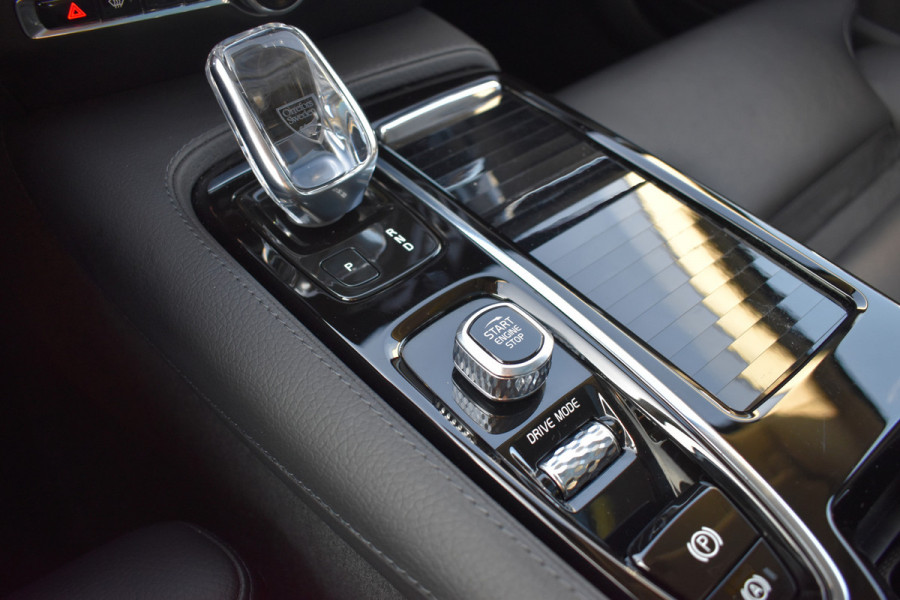 Volvo V60 T8 AWD 390PK Automaat Plug-in Hybrid Inscription | Trekhaak | Panodak | 360 Camera | BLIS | Stoelverwarming |