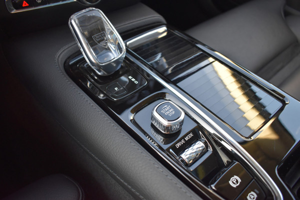 Volvo V60 T8 AWD 390PK Automaat Plug-in Hybrid Inscription | Trekhaak | Panodak | 360 Camera | BLIS | Stoelverwarming |