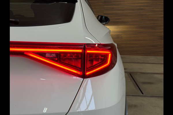 CUPRA Formentor 1.4 TSI e-Hybrid Essential | Half leder | 19' inch | Sfeerverlichting | Carplay | Navigatie | LED | Winterpakket