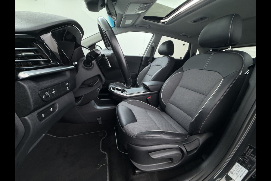 Kia e-Niro DynamicPlusLine 64kWh Elek.Glazen schuif-/kanteldak Trekhaak Adaptive-Cruise Camera Apple Carplay Android Auto Navi Ecc Stoel-Stuurverwarming Pdc Lane Assist VESS DAB Led Isofix Keyless 1e Eigenaar Origineel Nederlandse Auto Dealeronderhouden