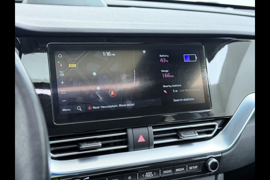 Kia e-Niro DynamicPlusLine 64kWh Elek.Glazen schuif-/kanteldak Trekhaak Adaptive-Cruise Camera Apple Carplay Android Auto Navi Ecc Stoel-Stuurverwarming Pdc Lane Assist VESS DAB Led Isofix Keyless 1e Eigenaar Origineel Nederlandse Auto Dealeronderhouden