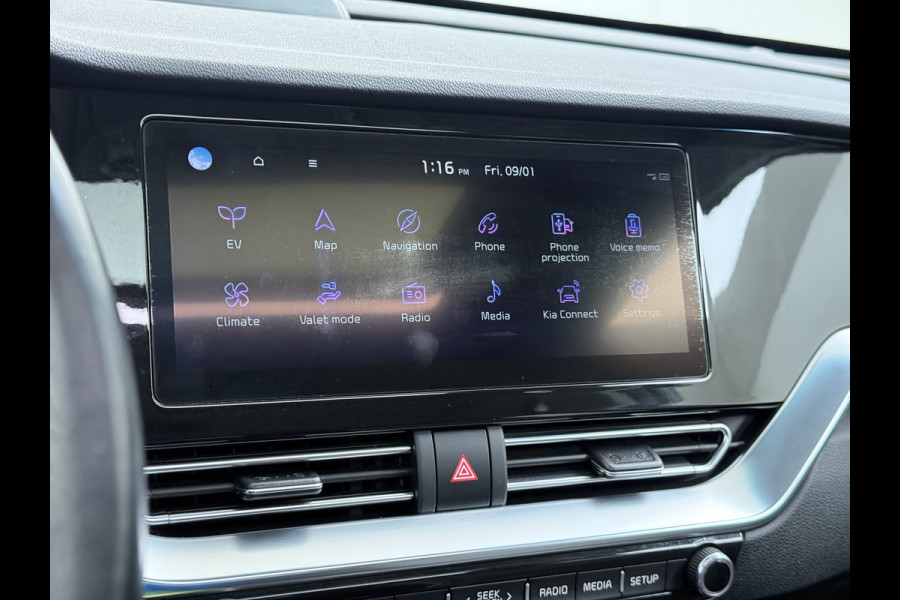 Kia e-Niro DynamicPlusLine 64kWh Elek.Glazen schuif-/kanteldak Trekhaak Adaptive-Cruise Camera Apple Carplay Android Auto Navi Ecc Stoel-Stuurverwarming Pdc Lane Assist VESS DAB Led Isofix Keyless 1e Eigenaar Origineel Nederlandse Auto Dealeronderhouden